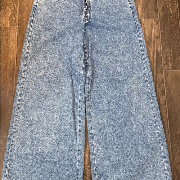 Universal Thread Women’s Medium-Washed Jeans, SIZE 10 - Mid-Rise Super Wide Leg - Picture 2 of 12